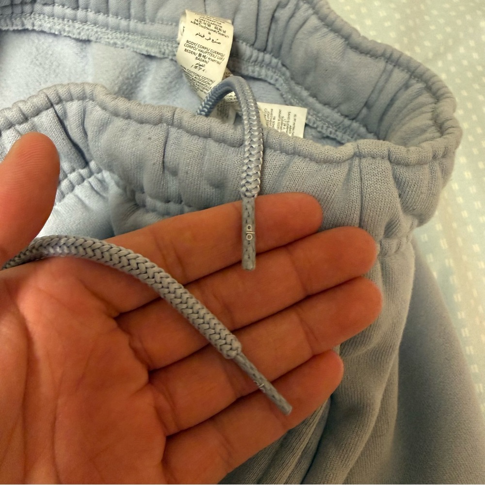 ALO Yoga Size Medium Wide Leg Accolade Sweatpants in Winter Frost Preppy Casual - Picture 7 of 8